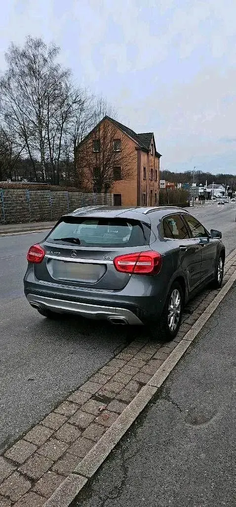 Gebraucht Mercedes GLA220 170 PS (125 kW) 2013 Grau SUV