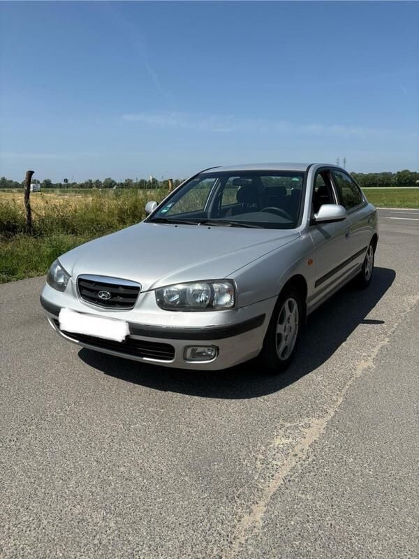 Silber Gebraucht 2001 Hyundai Elantra Limousine | 1.500 € - Bild 1/4