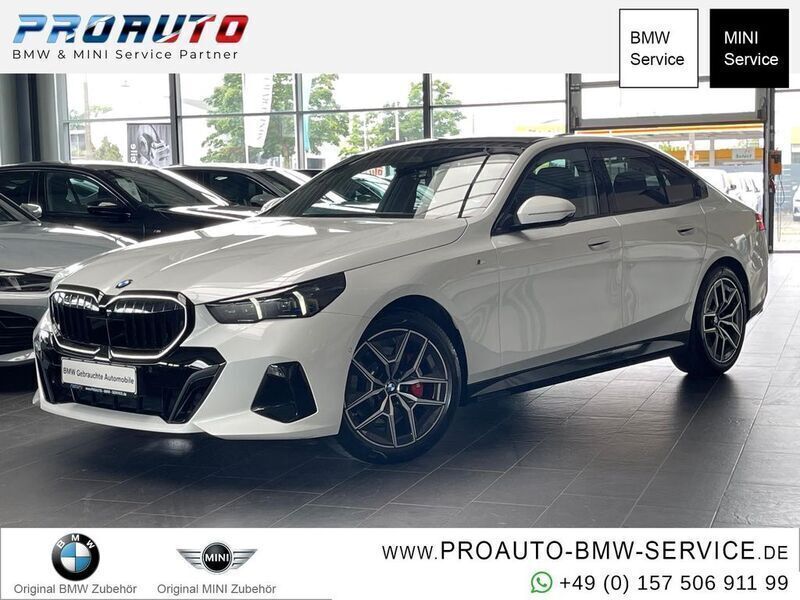 Mineralweiss Gebraucht 2024 BMW 520 M Sport Limousine | 59.990 € (Fairer Preis) - Bild 1/4