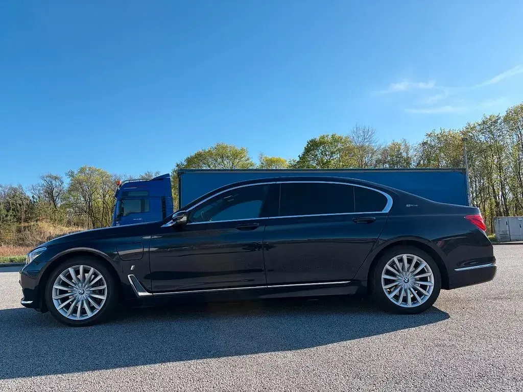 Gebraucht BMW 740 Sport Line 258 PS (189 kW) 2017 Blau Limousine