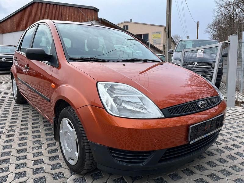 Orange Gebraucht 2002 Ford Fiesta Limousine | 1.300 € (Fairer Preis) - Bild 1/4