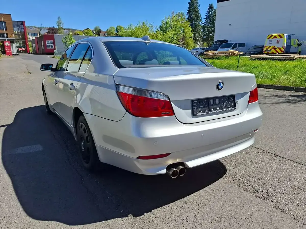 Gebraucht BMW 523 Advantage 177 PS (130 kW) 2006 Titansilber metallic Limousine