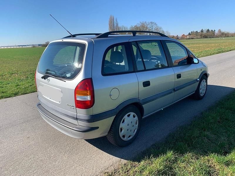Gebraucht Opel Zafira 87 PS (63 kW) 2000 Silber Van / Kleinbus