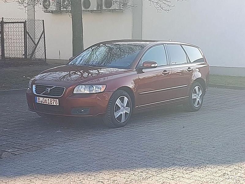 Gebraucht Volvo V50 Momentum 145 PS (106 kW) 2008 Rot Kombi
