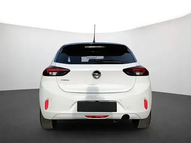 Używany Opel Corsa Elegance 75 KM (55 kW) 2023 Biały Sedan/Limuzyna