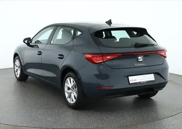 Nowe Seat Leon 116 KM (85 kW) 2025 Niebieski Sedan/Limuzyna