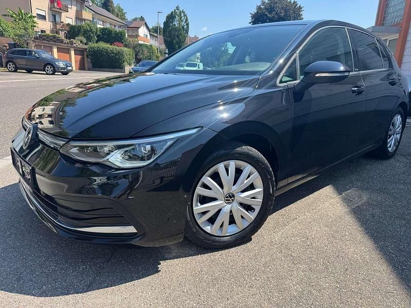 Deep black Gebraucht 2023 VW Golf VIII Active Kleinwagen | 23.490 € (Fairer Preis) - Bild 1/4