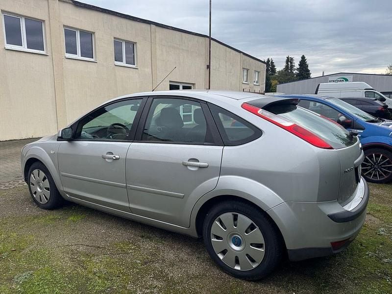 Gebraucht Ford Focus Style 101 PS (74 kW) 2007 Silber Limousine