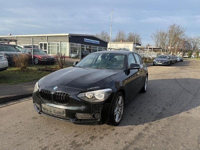 Schwarz Gebraucht 2013 BMW 114 Comfort Edition Kleinwagen | 3.699 € (Superpreis) - Bild 1/4