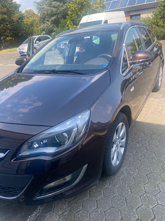 Braun Gebraucht 2012 Opel Astra Active Kombi | 4.000 € (Superpreis) - Bild 1/4