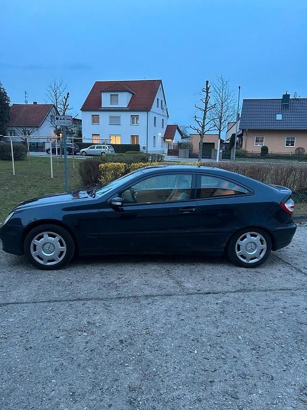 Gebraucht Mercedes C180 2005 Blau Coupé