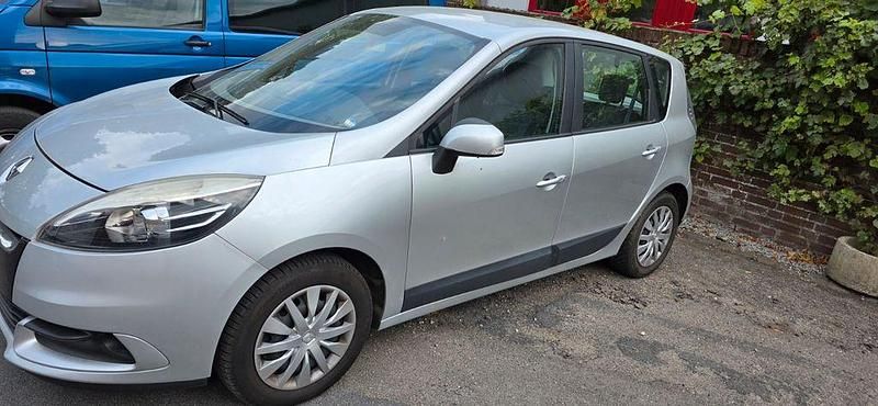 Silber Gebraucht 2012 Renault Mégane III Limousine | 5.200 € (Guter Preis) - Bild 1/4