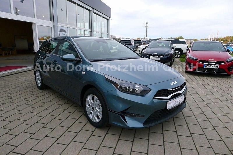 Neu Kia Ceed Comfort 140 PS (102 kW) 2025 Grau Kleinwagen