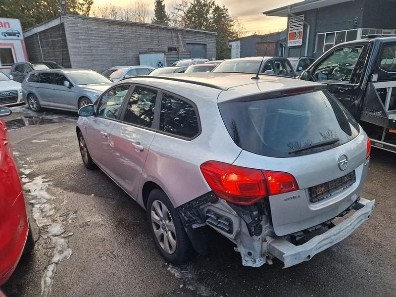 Gebraucht Opel Astra Edition 140 PS (102 kW) 2016 Silber Kombi