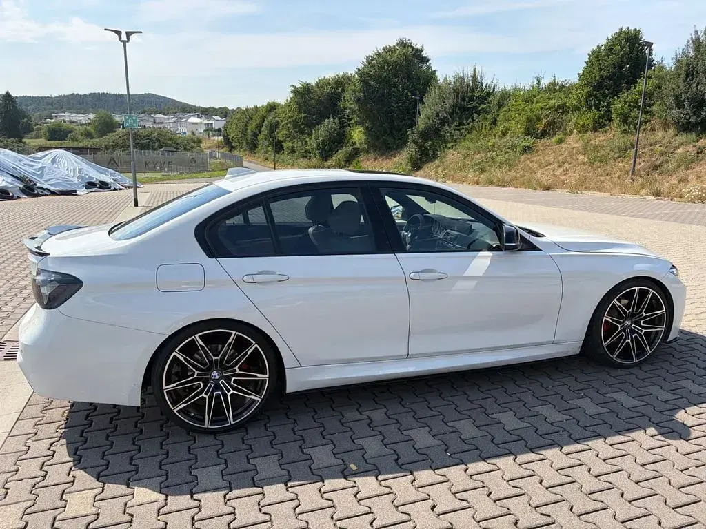 Gebraucht BMW 330 M Sport 252 PS (185 kW) 2017 Weiß Limousine
