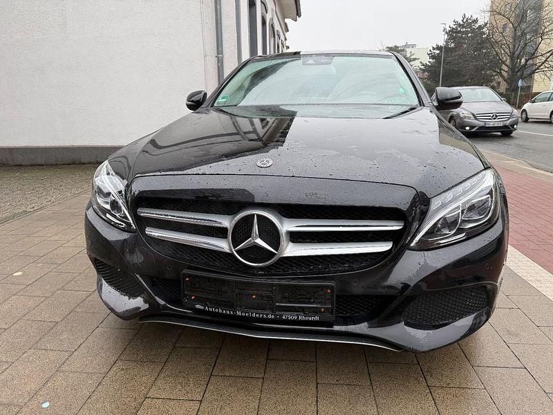 Schwarz Gebraucht 2018 Mercedes C220 Limousine | 15.950 € (Fairer Preis) - Bild 1/4