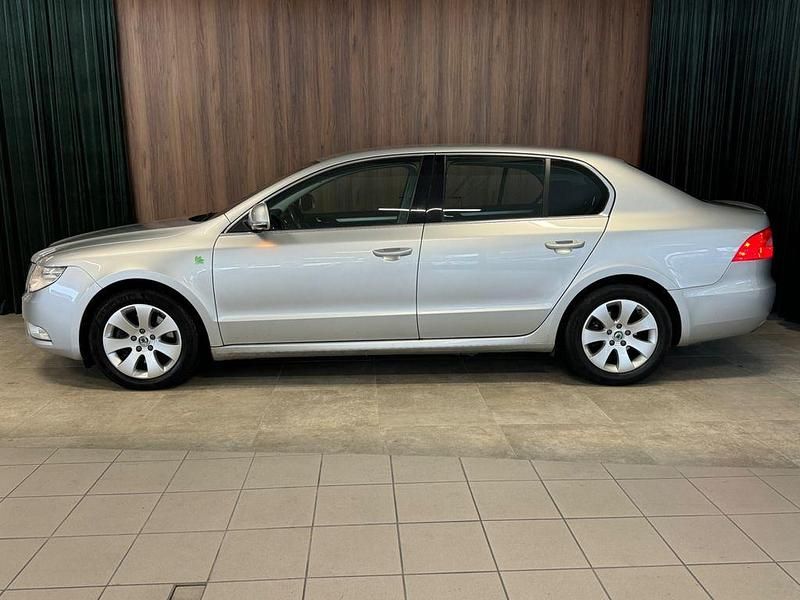 Gebraucht Skoda Superb GreenLine 105 PS (77 kW) 2013 Silber Limousine