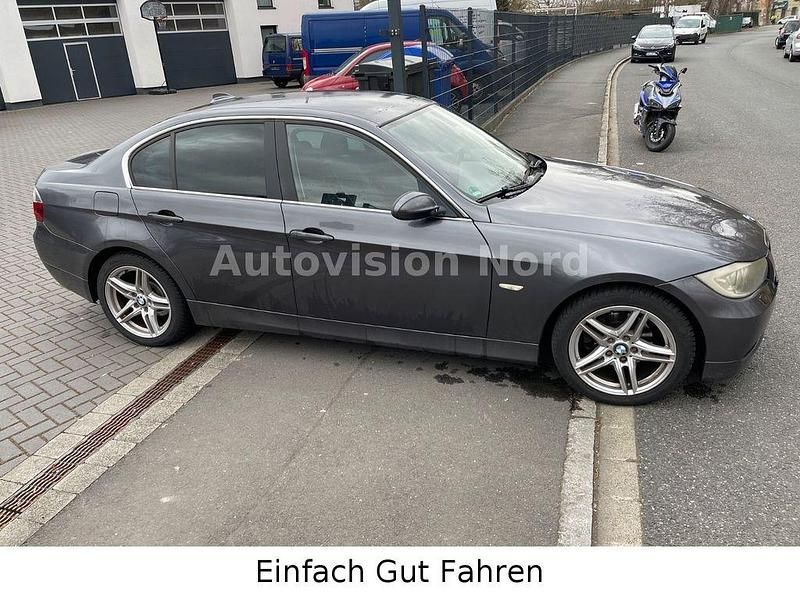 Gebraucht BMW 325 Advantage 218 PS (160 kW) 2007 Grau Limousine