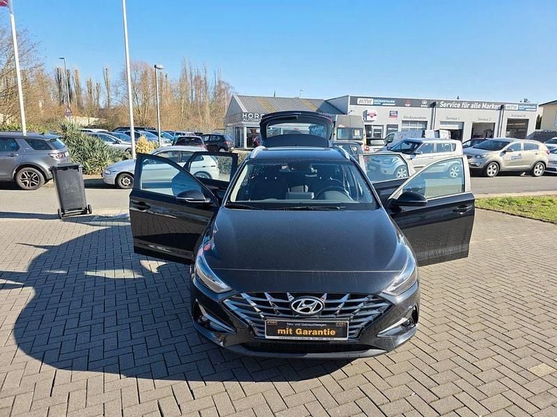 Gebraucht Hyundai i30 Trend 120 PS (88 kW) 2022 Schwarz Kombi