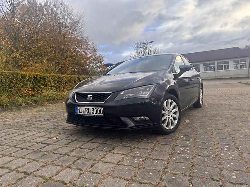 Schwarz Gebraucht 2013 Seat Leon I-Tech Limousine | 5.850 € (Etwas zu teuer) - Bild 1/4