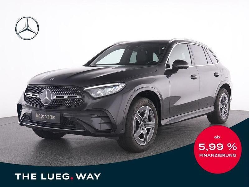 Grau metalliclack graphitgrau Gebraucht 2023 Mercedes GLC300e AMG SUV | 59.445 € (Fairer Preis) - Bild 1/4