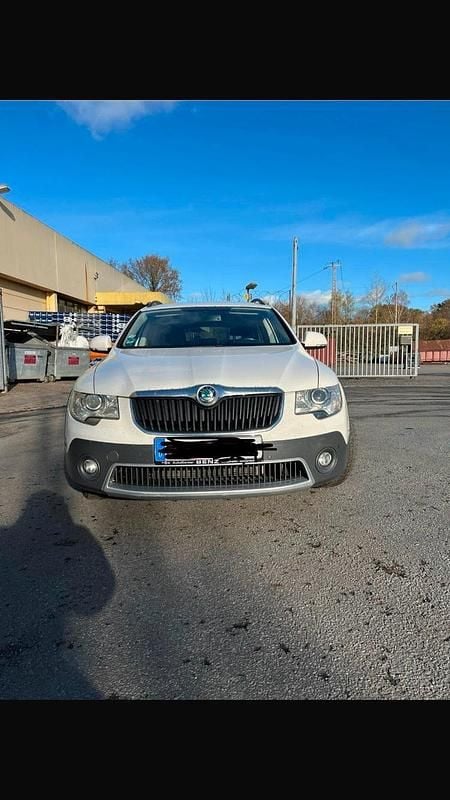 Weiß Gebraucht 2012 Skoda Superb Kombi | 7.500 € (Guter Preis) - Bild 1/4