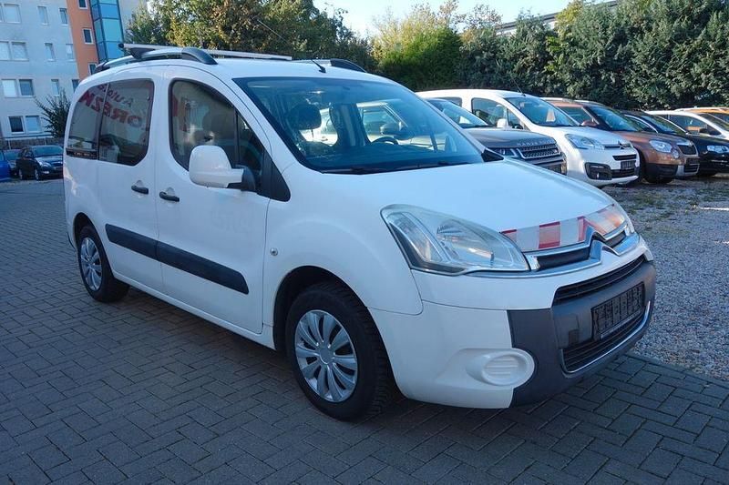 Weiß Gebraucht 2012 Citroën Berlingo Tendance Van / Kleinbus | 4.589 € (Fairer Preis) - Bild 1/4