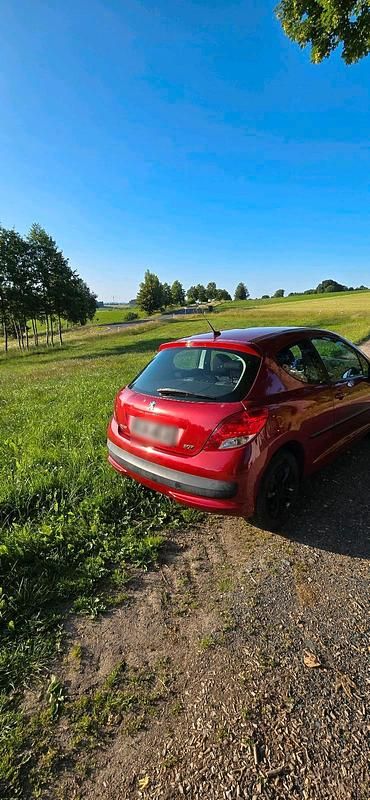 Gebraucht Peugeot 207 95 PS (69 kW) 2010 Rot Limousine