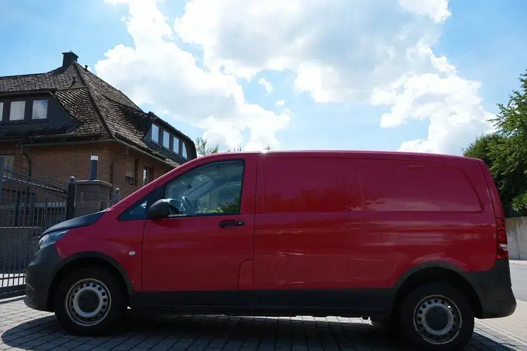 Gebraucht Mercedes Vito 136 PS (100 kW) 2016 Rot Van