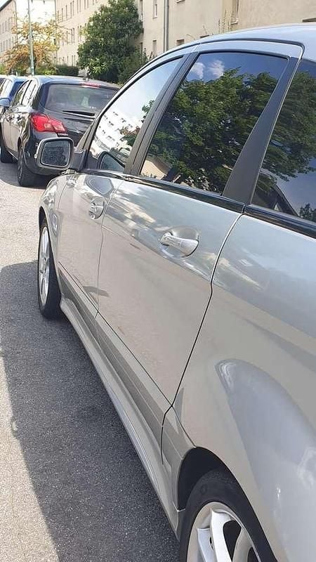 Grau Gebraucht 2010 Mercedes B180 Van / Kleinbus | 4.900 € (Fairer Preis) - Bild 1/4