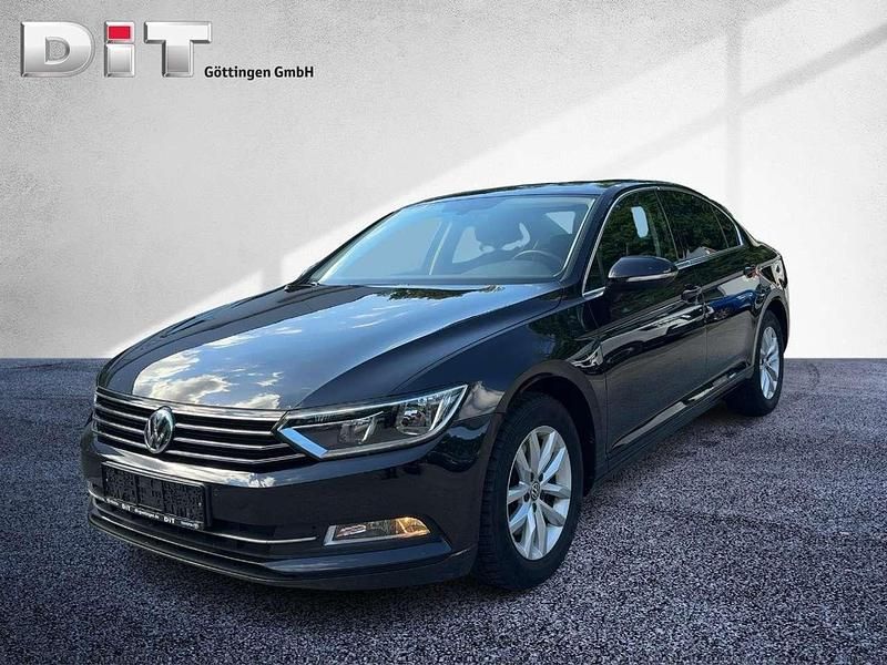 Deep black perleffekt Gebraucht 2017 VW Passat Comfortline Limousine | 13.990 € (Superpreis) - Bild 1/4