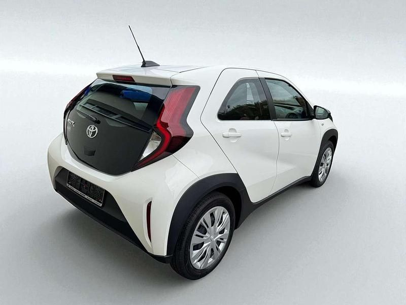 Neu Toyota Aygo X 72 PS (52 kW) 2025 Super white SUV