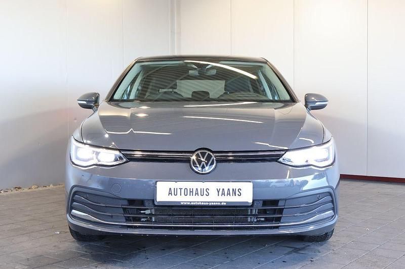 Gebraucht VW Golf VIII Active 150 PS (110 kW) 2022 Grau Limousine