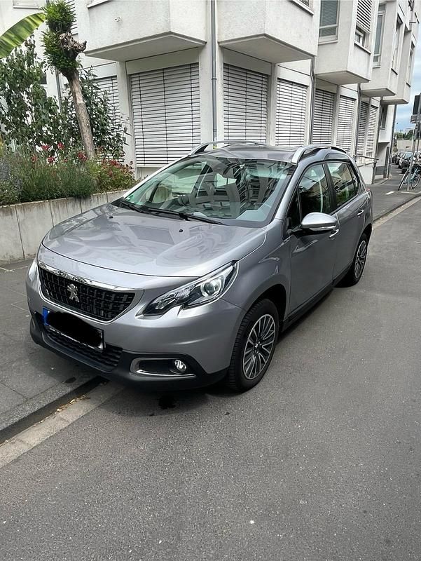 Grau Gebraucht 2018 Peugeot 2008 SUV | 6.999 € - Bild 1/4