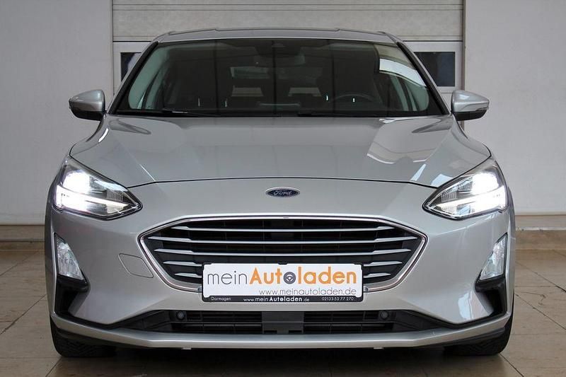 Gebraucht Ford Focus Titanium 125 PS (91 kW) 2019 Silber Limousine