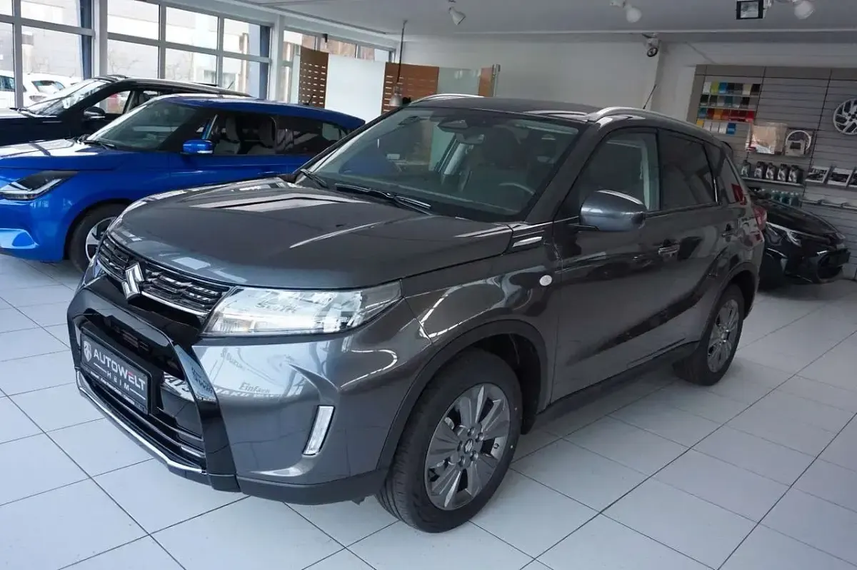 Neu Suzuki Vitara Comfort 110 PS (80 kW) 2026 Titan dark gray pearl metallic SUV