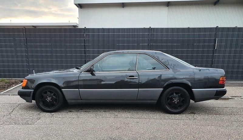 Gebraucht Mercedes E300 180 PS (132 kW) 1991 Schwarz Coupé