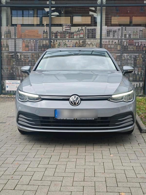 Grau Gebraucht 2021 VW Golf VIII Limousine | 17.500 € (Superpreis) - Bild 1/4