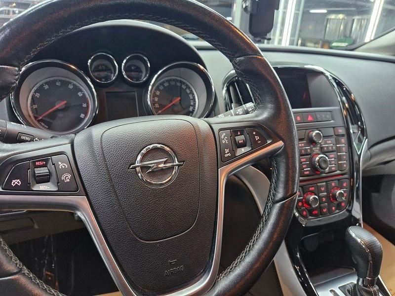 Gebraucht Opel Astra 140 PS (102 kW) 2015 Schwarz Limousine