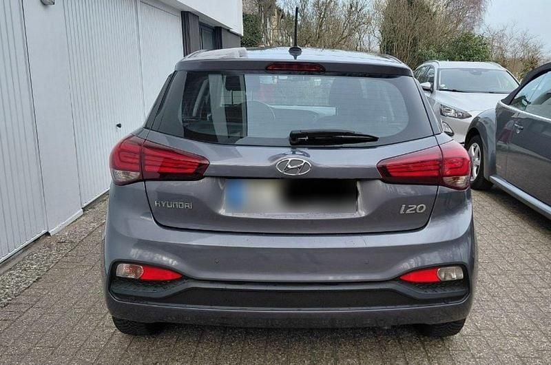 Gebraucht Hyundai i20 Active 101 PS (74 kW) 2018 Grau Kleinwagen