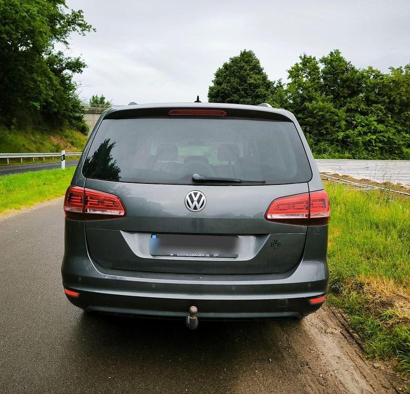 Gebraucht VW Sharan Comfortline 150 PS (110 kW) 2017 Grau Van / Kleinbus