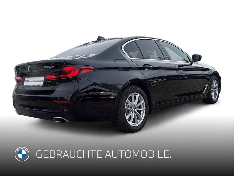 Gebraucht BMW 530e 292 PS (214 kW) 2022 Schwarz uni Limousine