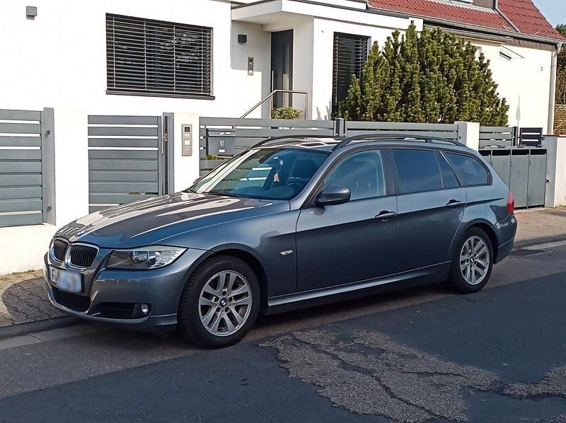 Gebraucht BMW 318 143 PS (105 kW) 2008 Grau Kombi