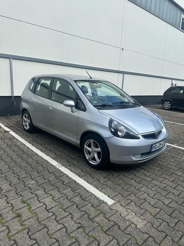 Grau Gebraucht 2006 Honda Jazz Kleinwagen | 2.300 € (Etwas zu teuer) - Bild 1/4