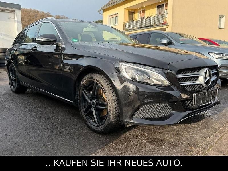 Schwarz Gebraucht 2017 Mercedes C180 Avantgarde Limousine | 17.990 € (Guter Preis) - Bild 1/4