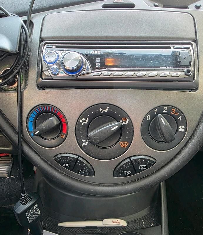 Second-hand Ford Focus 100 CP (73 kW) 2004 Argintiu Hatchback