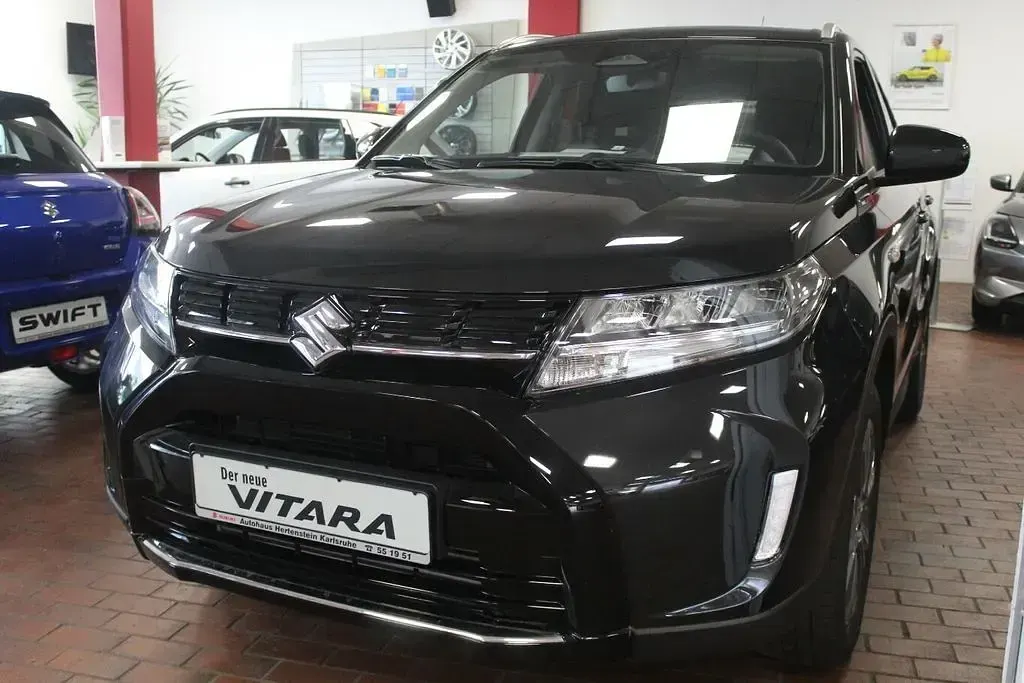 Neu Suzuki Vitara Comfort 109 PS (80 kW) 2026 Schwarz SUV