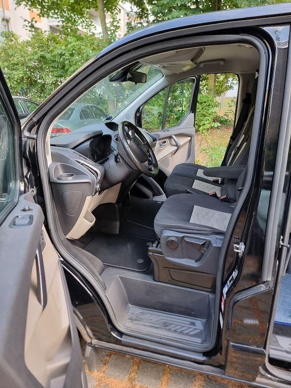 Gebraucht Ford Tourneo 131 PS (96 kW) 2017 Schwarz Van / Kleinbus