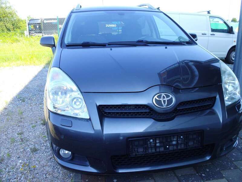 Grau Gebraucht 2009 Toyota Corolla Verso Sol Van / Kleinbus | 4.700 € (Etwas zu teuer) - Bild 1/4