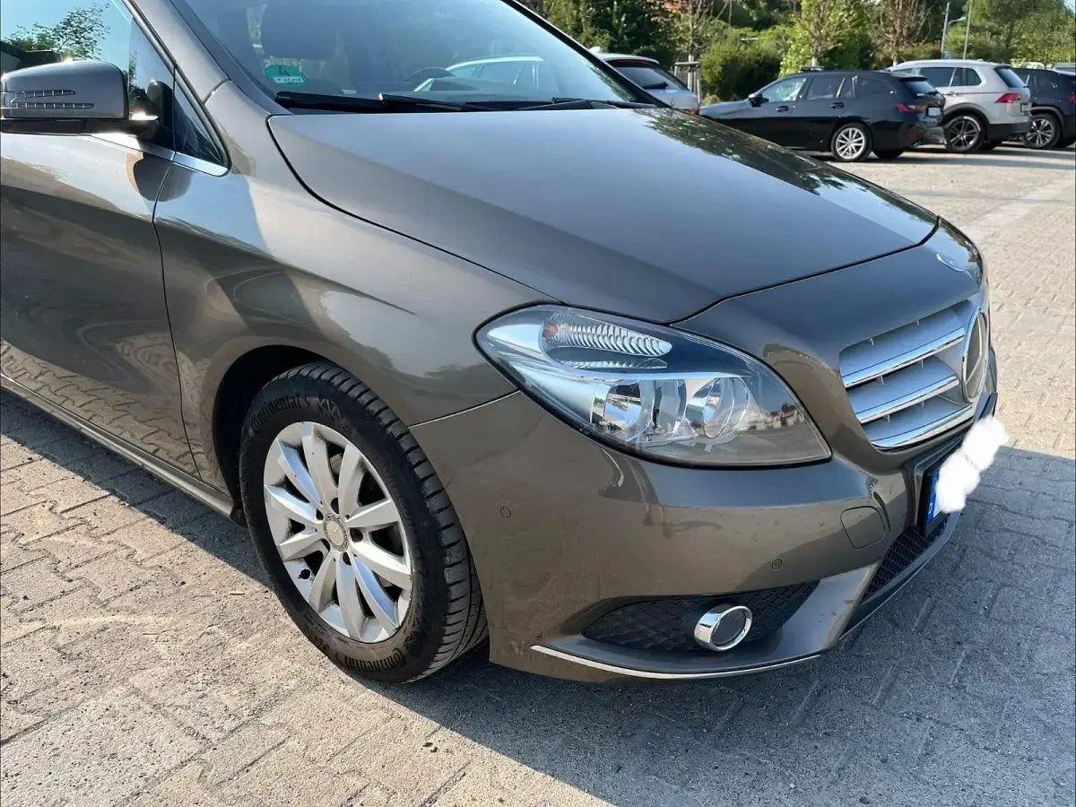 Gebraucht Mercedes B180 122 PS (89 kW) 2012 Grau Kleinwagen